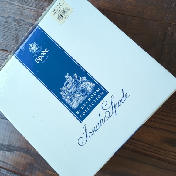 SPODE I Vintage Blue Room Collection Skaters 2nd Annual Santa Plate and Mug Set - Picture 15 of 15